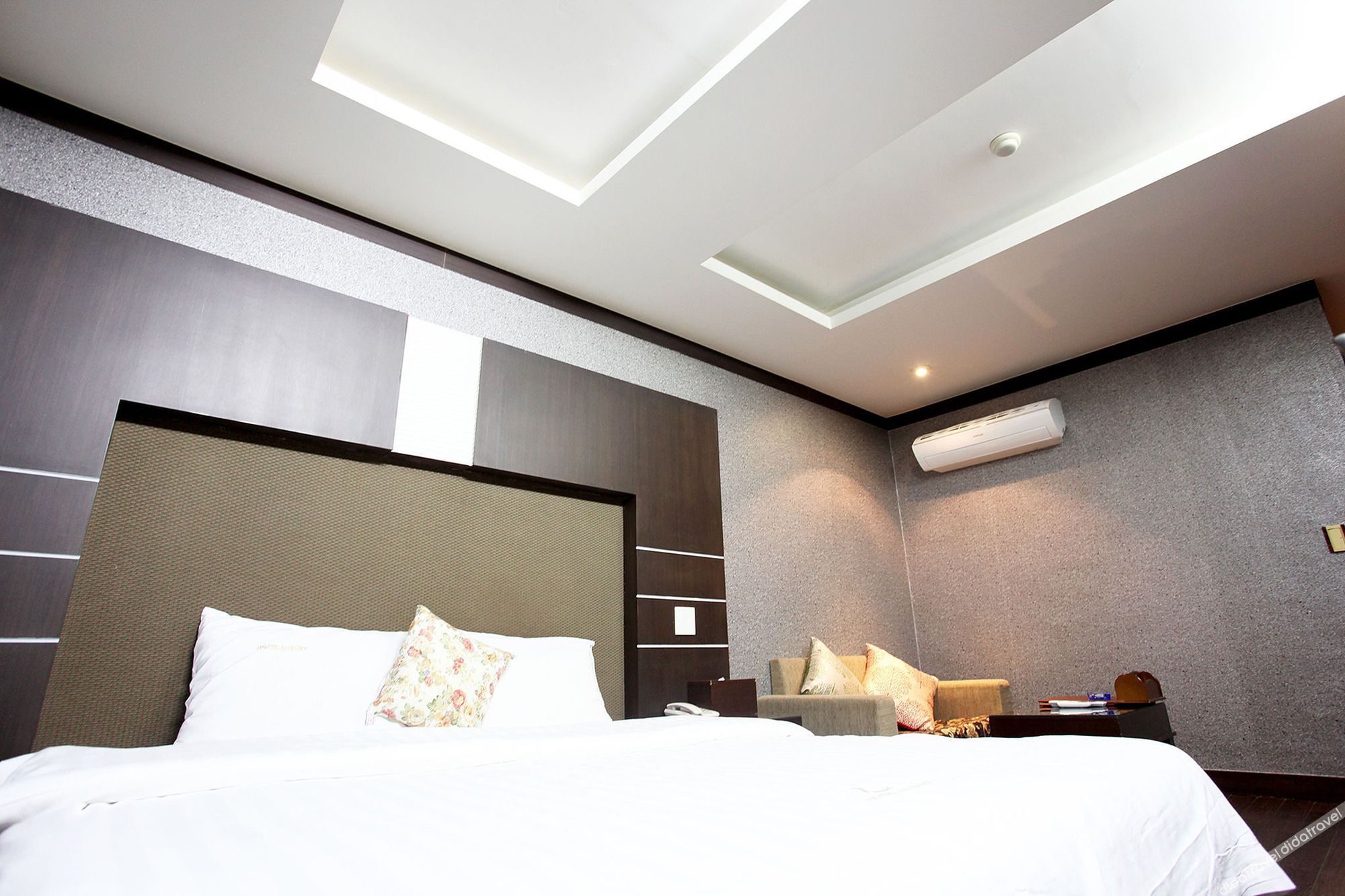 Luxury Hotel Osan 3*