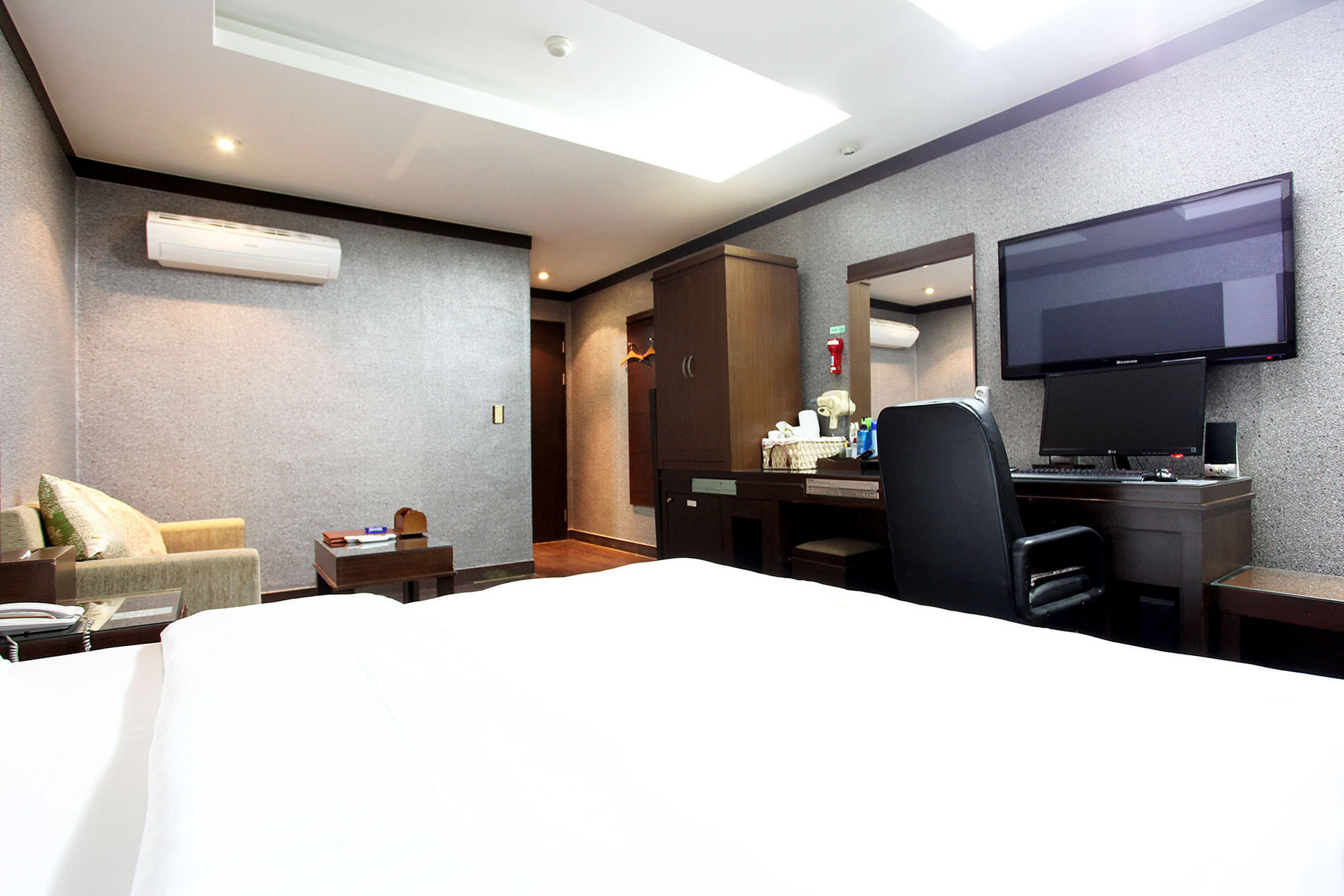 Luxury Hotel Osan 3*