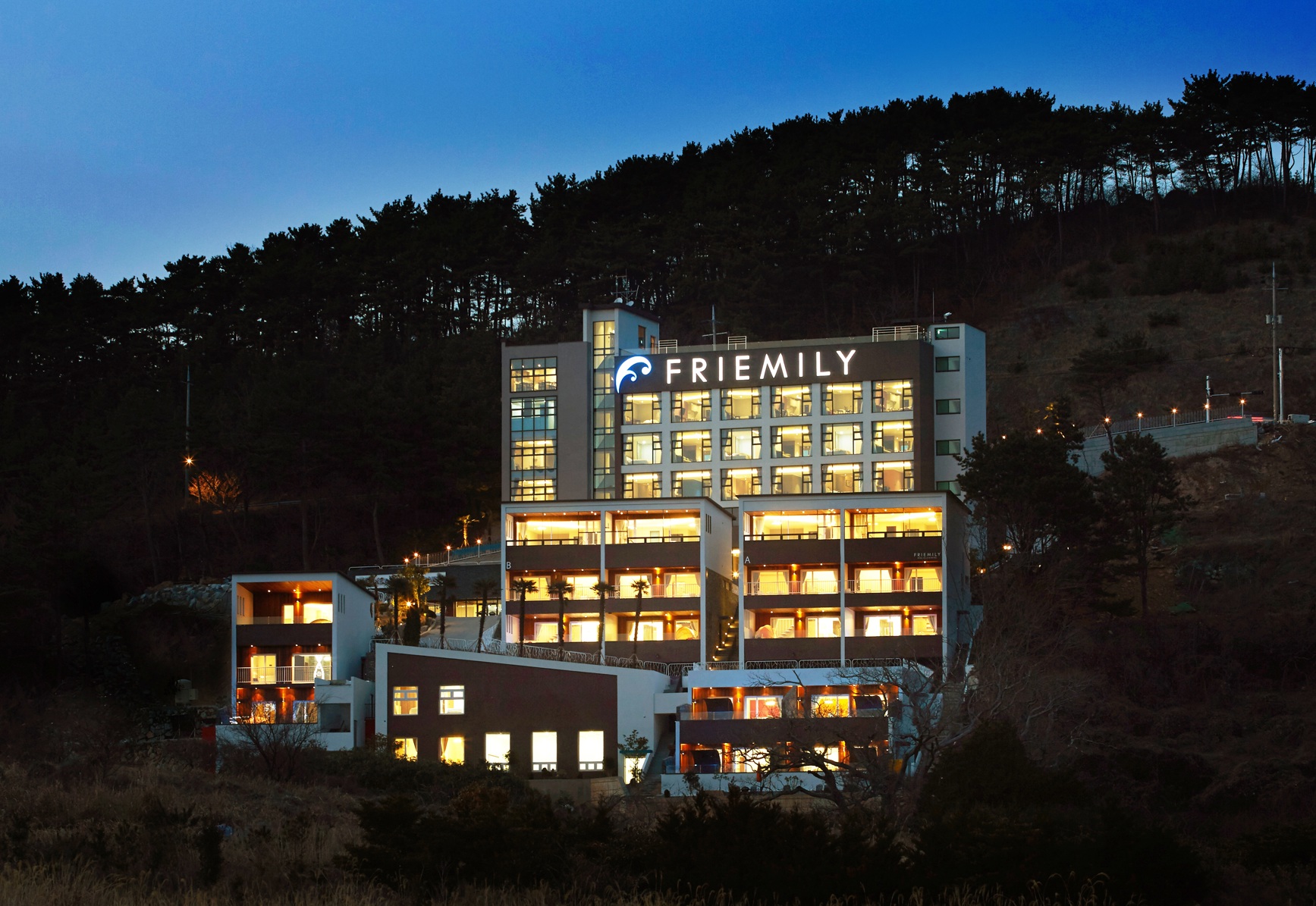 Friemily Pool Villa & Hotel 2*