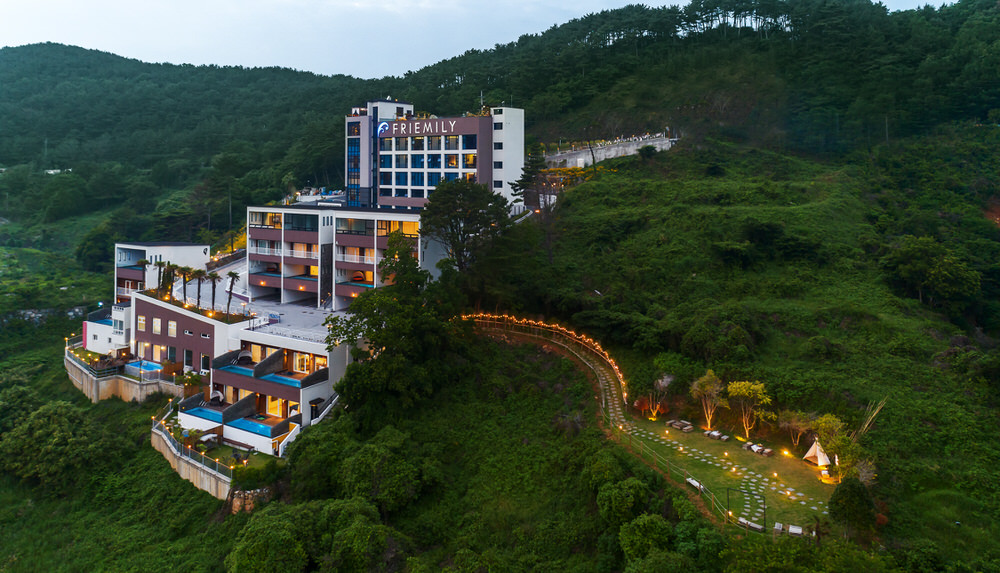 Friemily Pool Villa & Hotel 2*