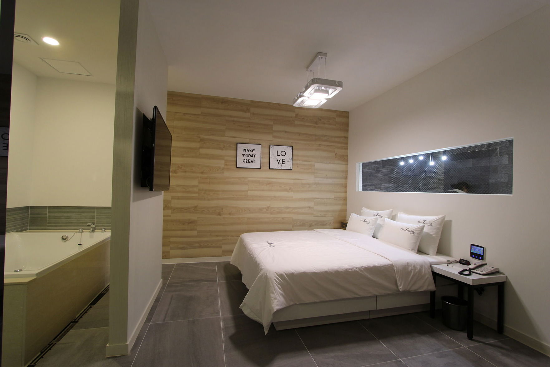 The Zenith Hotel 2*