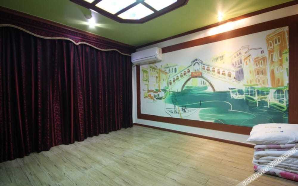 Paragon Motel 2*