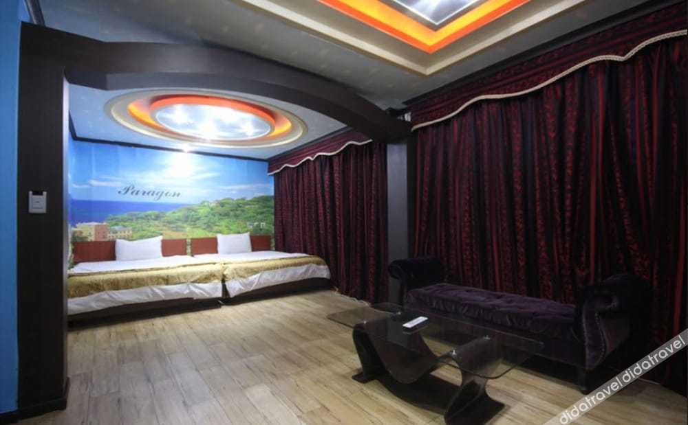 Paragon Motel 2*