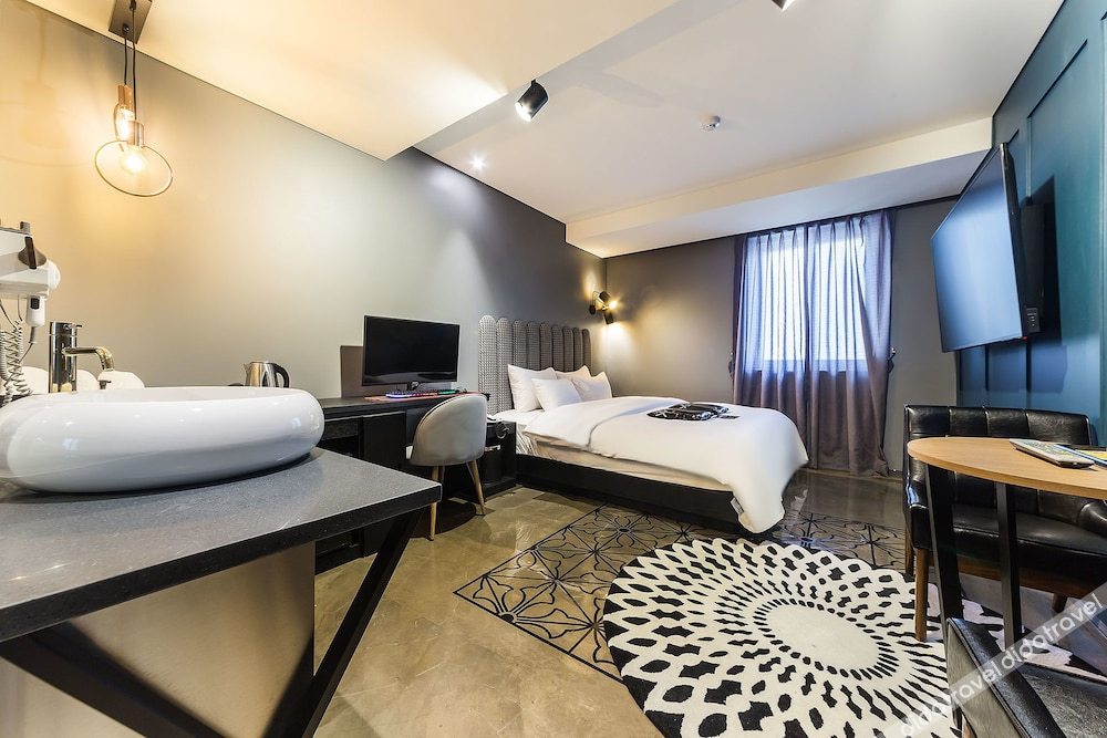 Anyang Premier Hotel XYM 3*