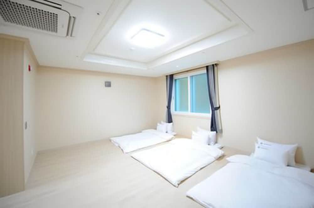MJ Tour Hostel 2*