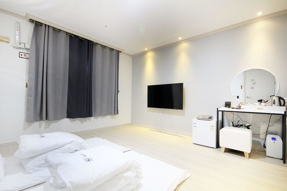 MJ Tour Hostel 2*