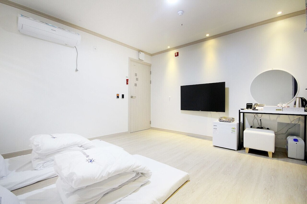MJ Tour Hostel 2*