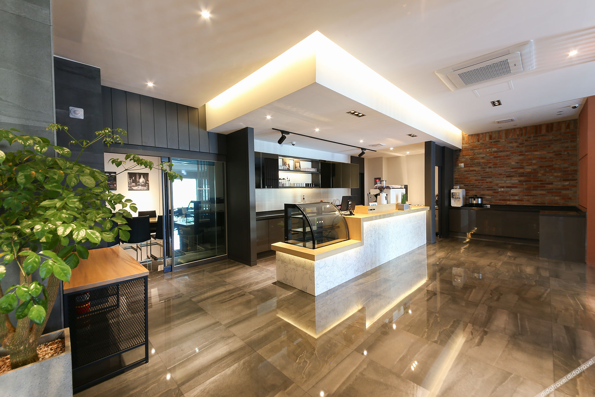 West In Hotel 3*