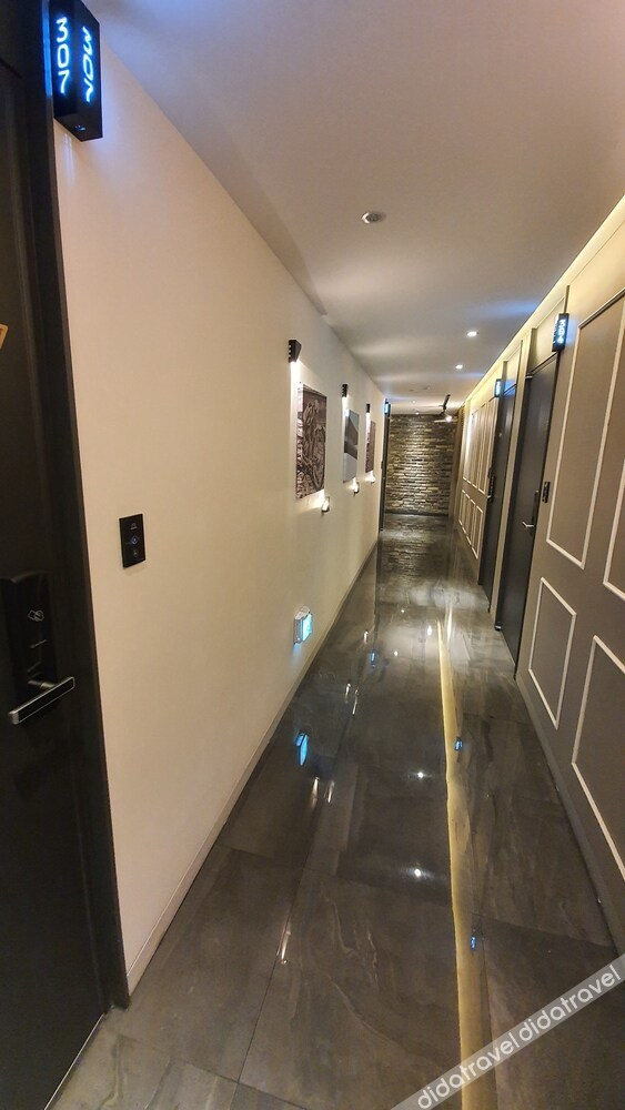 West In Hotel 3*