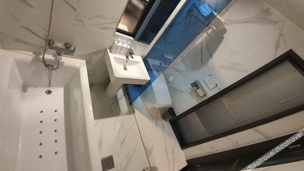 West In Hotel 3*
