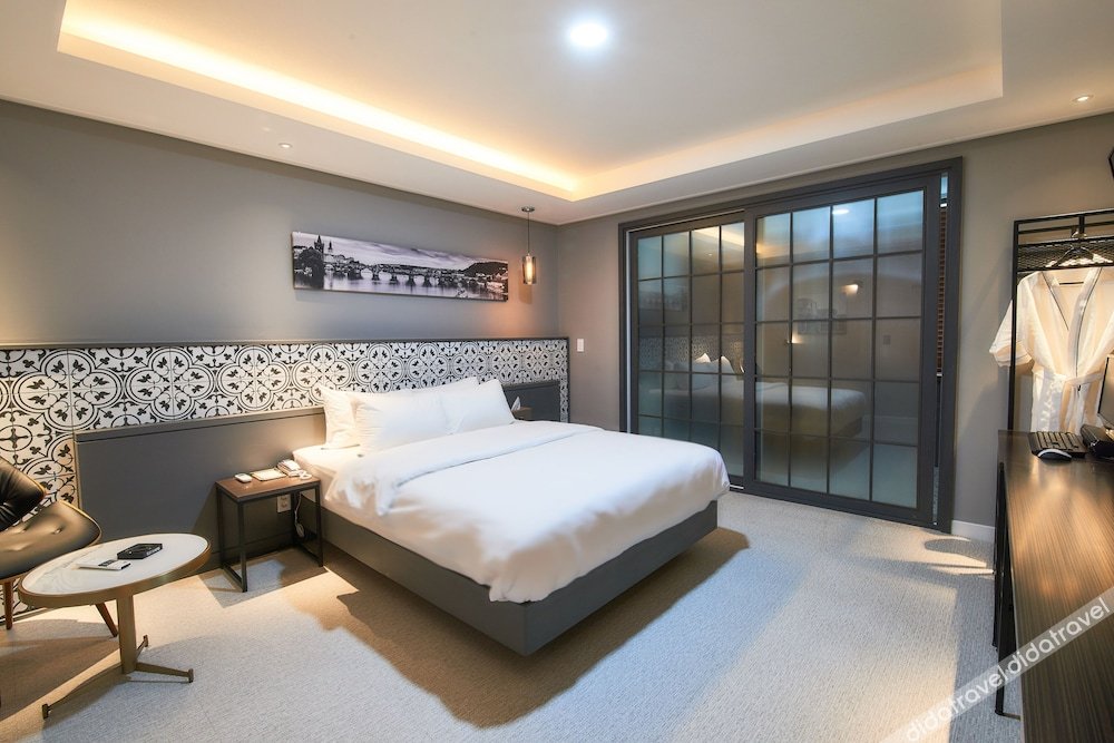 West In Hotel 3*