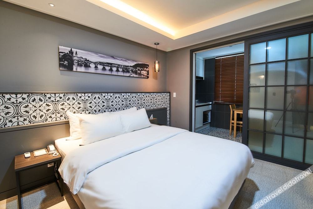 West In Hotel 3*