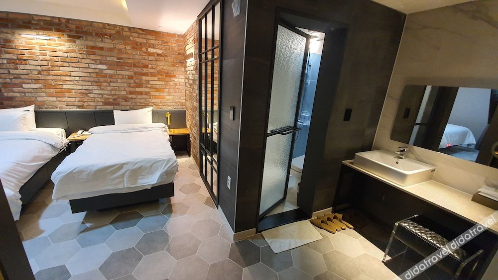West In Hotel 3*