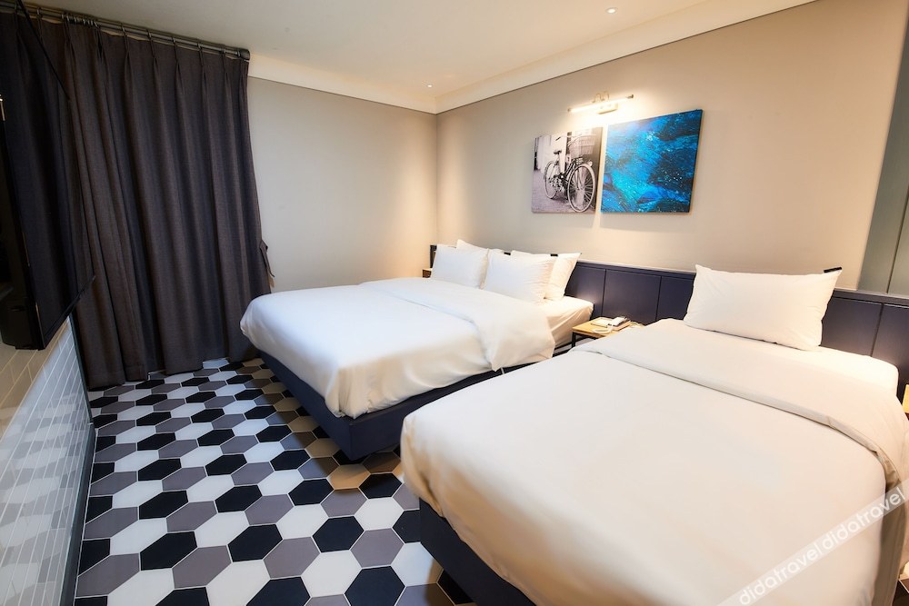 West In Hotel 3*
