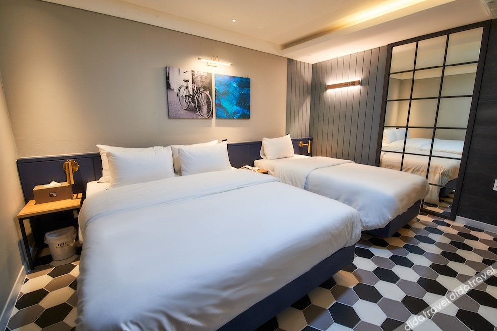 West In Hotel 3*