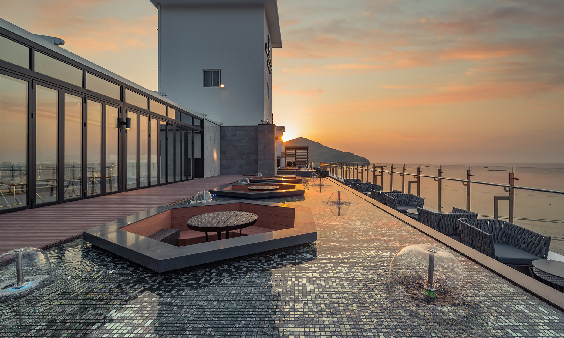Stubborn Hotel 3*