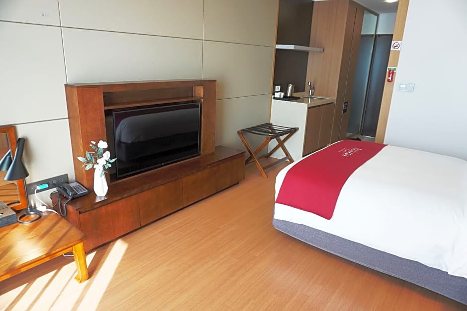 Ramada Plaza by Wyndham Dolsan Yeosu 4*