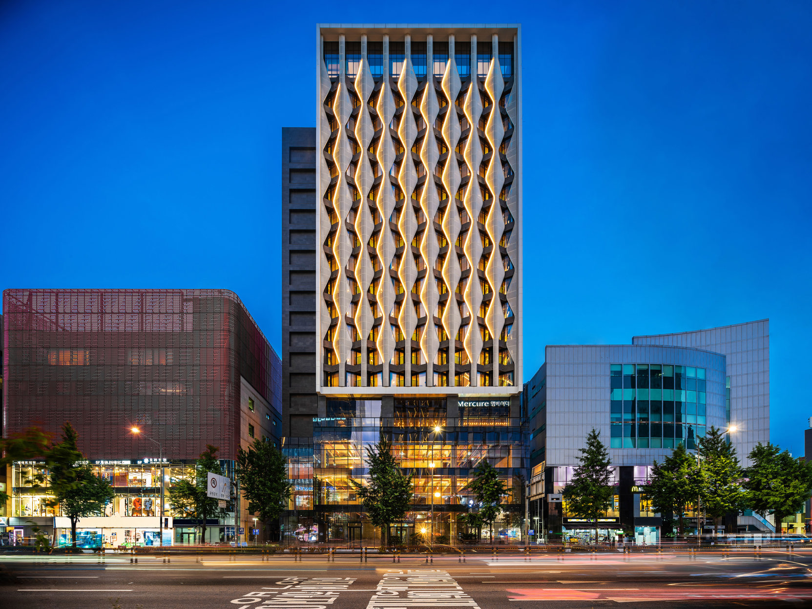 Mercure Ambassador Seoul Hongdae 4*