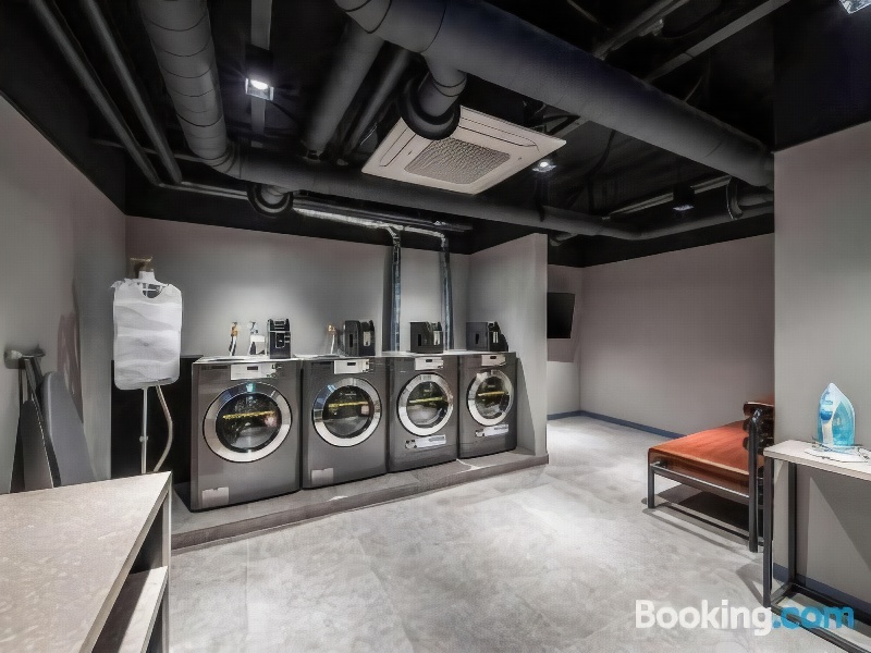 Mercure Ambassador Seoul Hongdae 4*