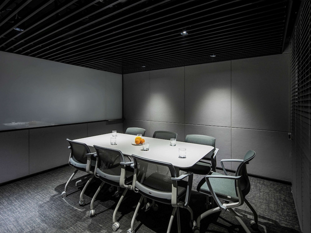 Mercure Ambassador Seoul Hongdae 4*