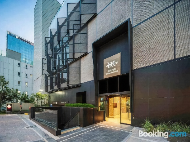 Mercure Ambassador Seoul Hongdae 4*