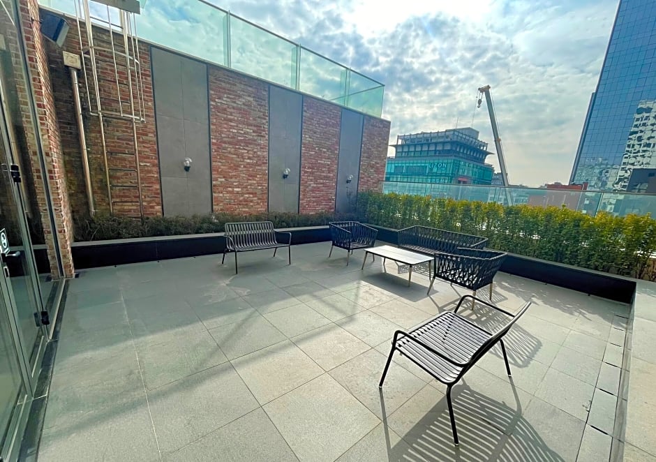 Mercure Ambassador Seoul Hongdae 4*