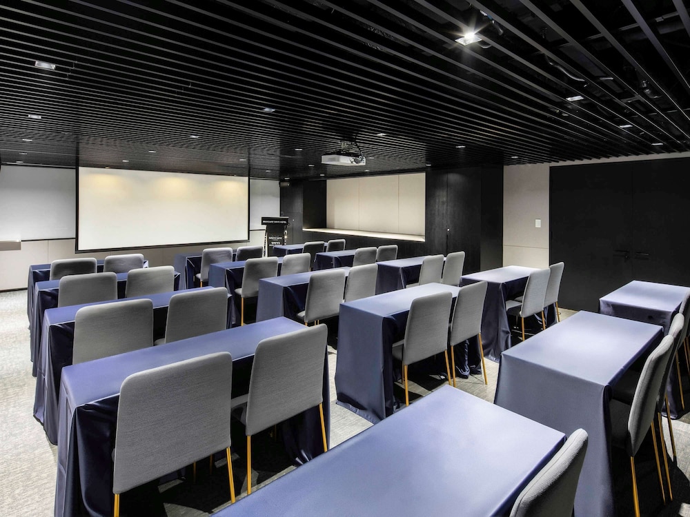 Mercure Ambassador Seoul Hongdae 4*