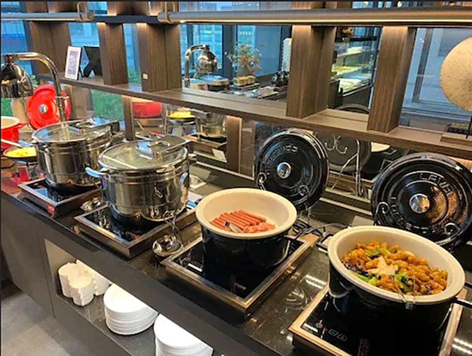 Mercure Ambassador Seoul Hongdae 4*