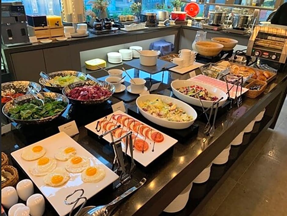 Mercure Ambassador Seoul Hongdae 4*