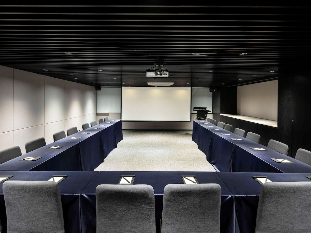 Mercure Ambassador Seoul Hongdae 4*