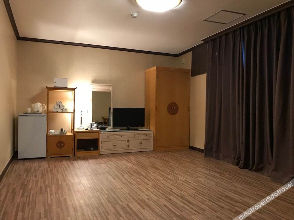 Benikea Mountain and Sea Daepo Port 2*