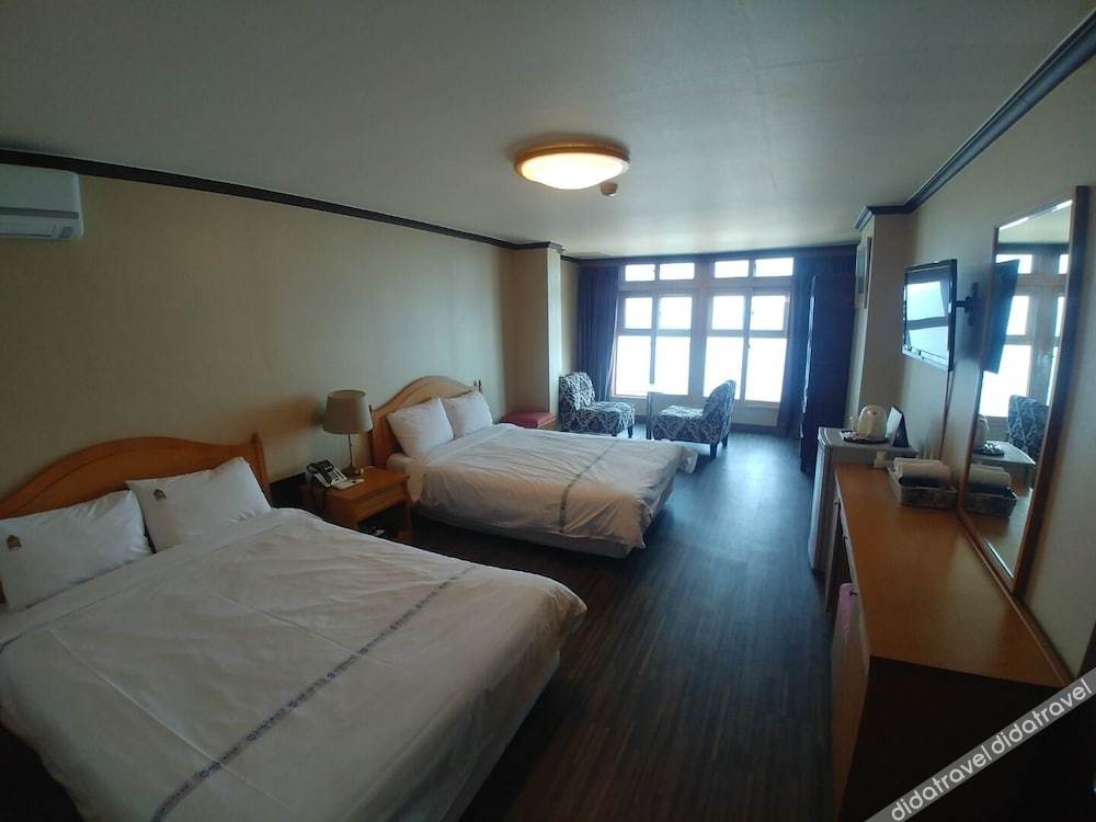 Benikea Mountain and Sea Daepo Port 2*