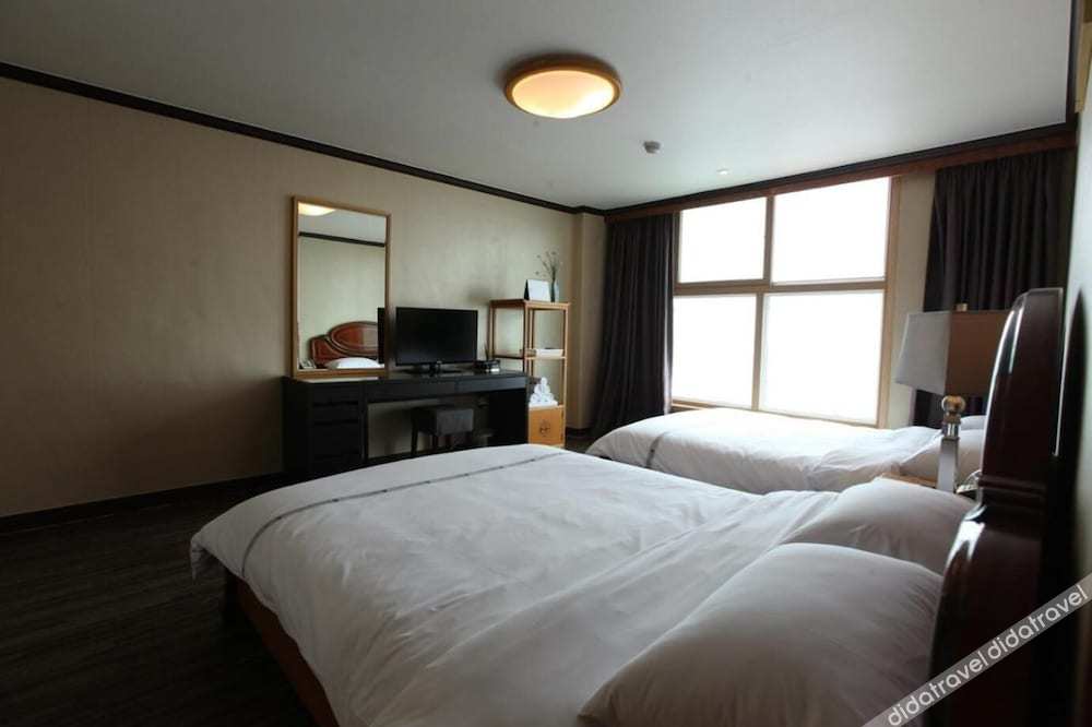 Benikea Mountain and Sea Daepo Port 2*