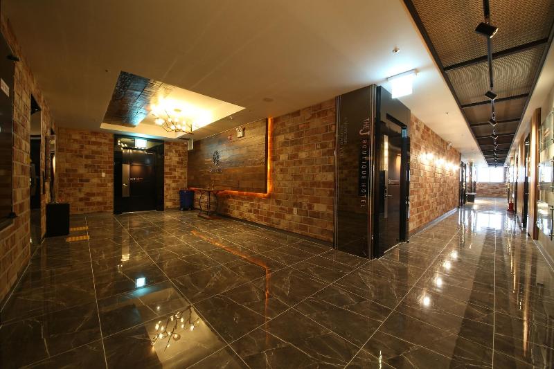 BrownDot Hotel Bong-Duk 2*