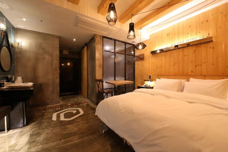 BrownDot Hotel Bong-Duk 2*