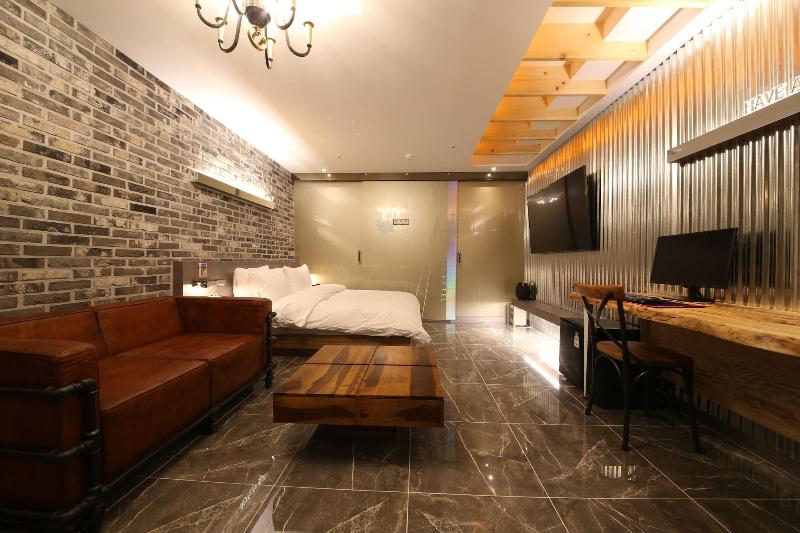 BrownDot Hotel Bong-Duk 2*