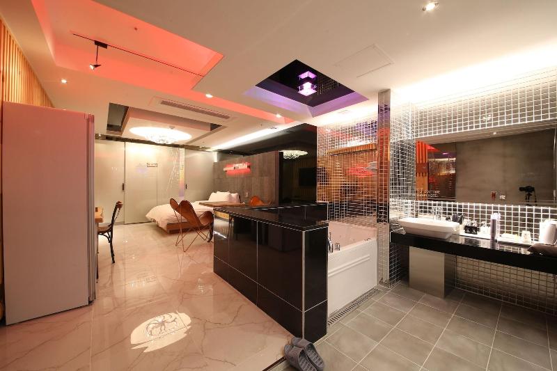BrownDot Hotel Bong-Duk 2*