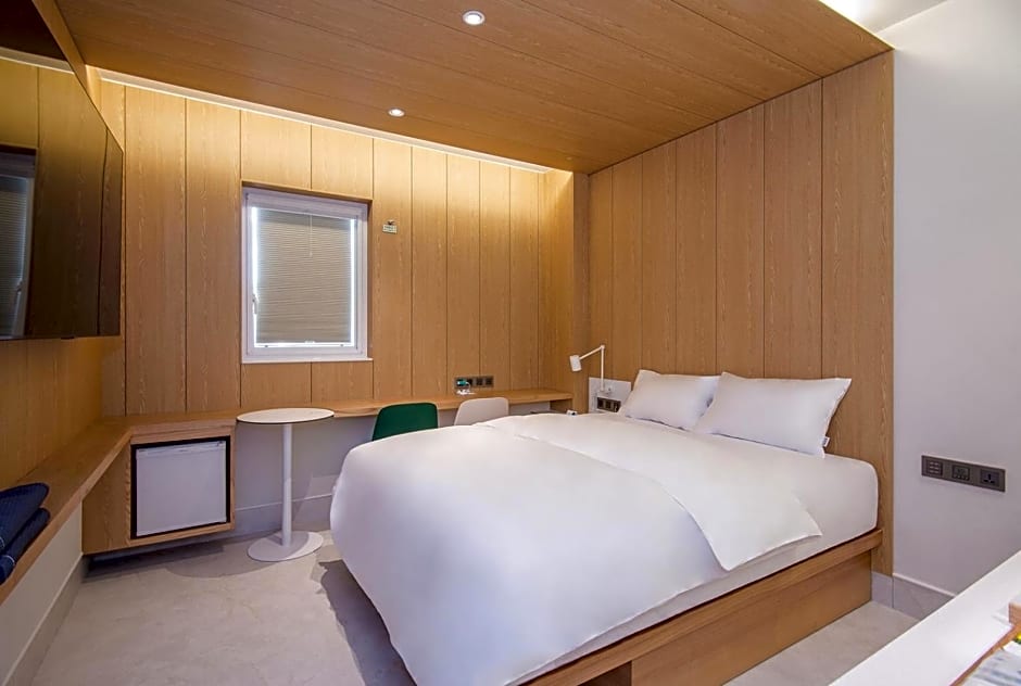 Blo By Blo Hotel 2*