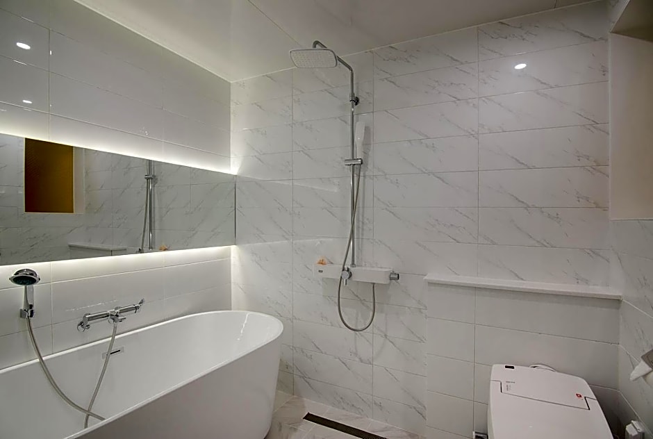 Blo By Blo Hotel 2*