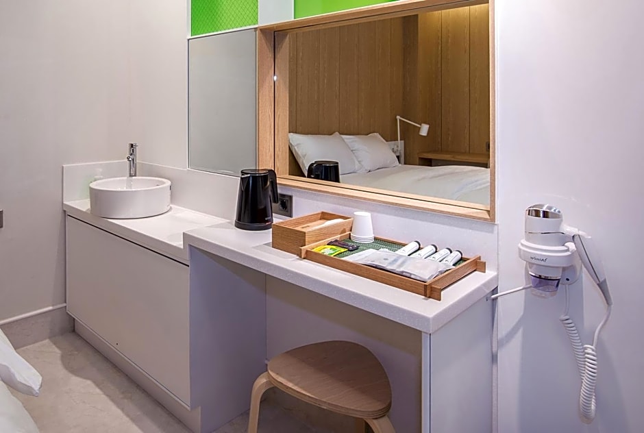 Blo By Blo Hotel 2*