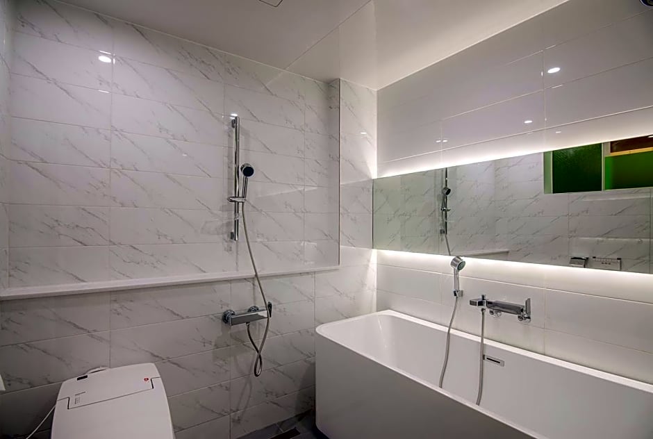Blo By Blo Hotel 2*