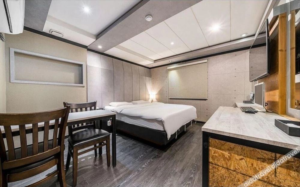 27 HOTEL 2*
