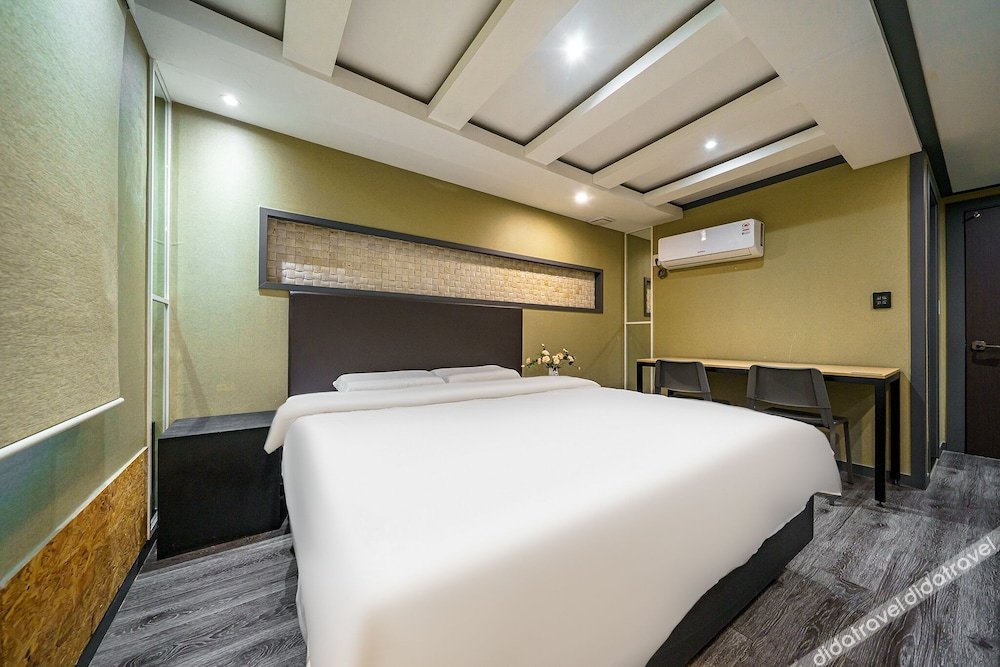 27 HOTEL 2*