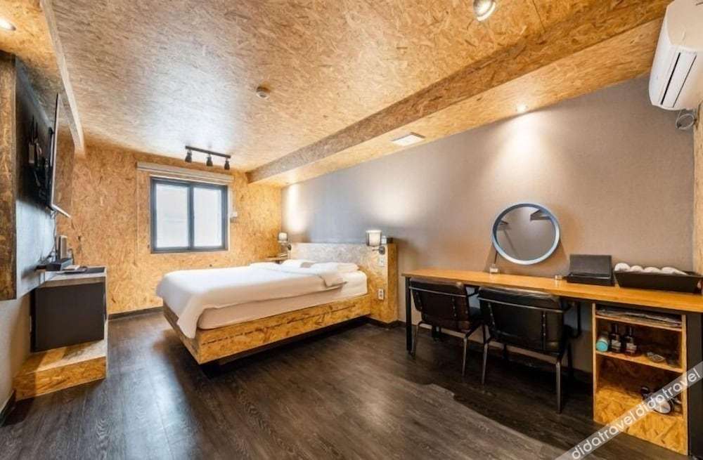 27 HOTEL 2*