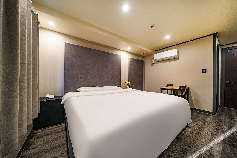 27 HOTEL 2*