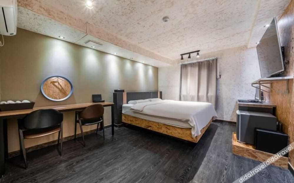 27 HOTEL 2*