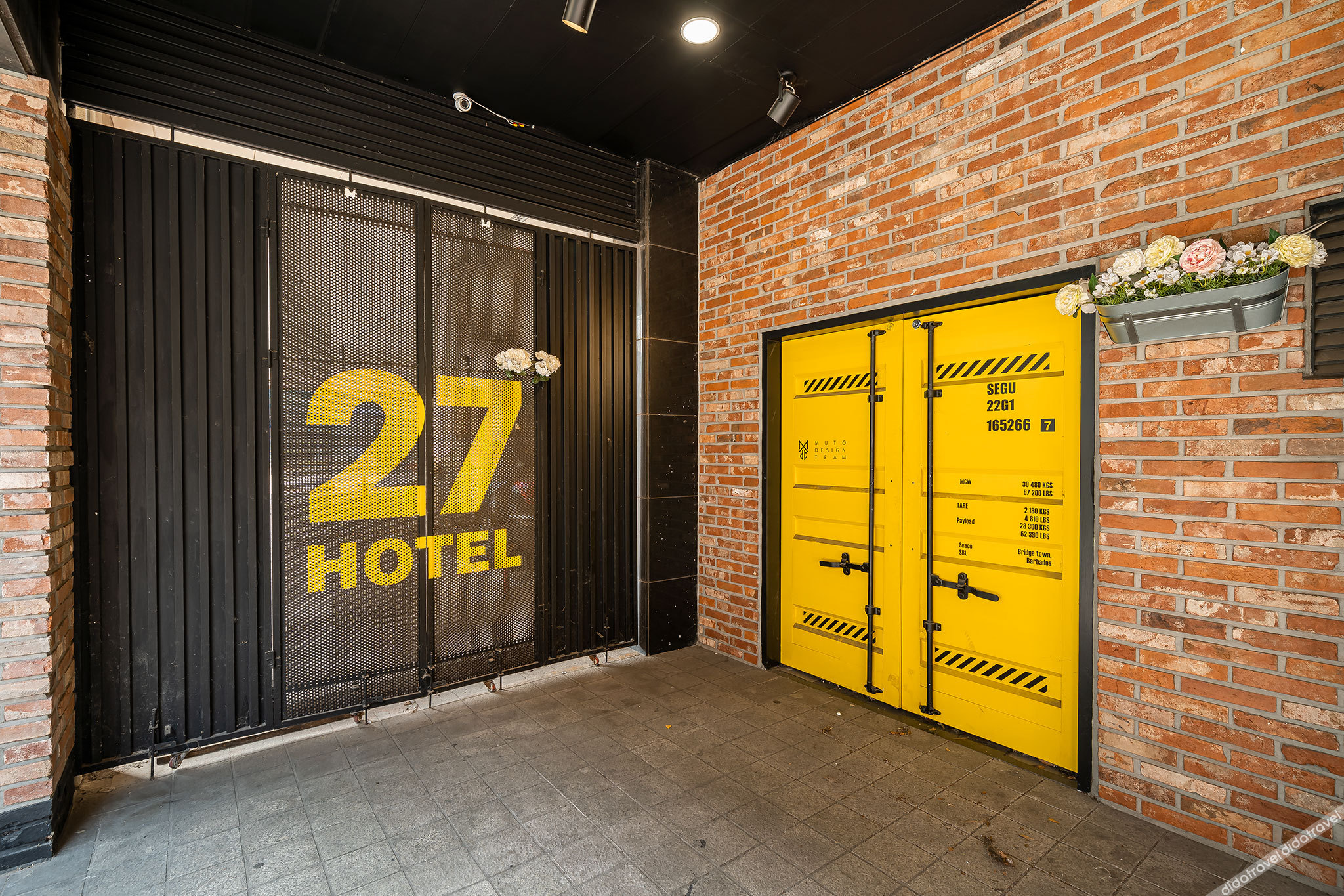 27 HOTEL 2*
