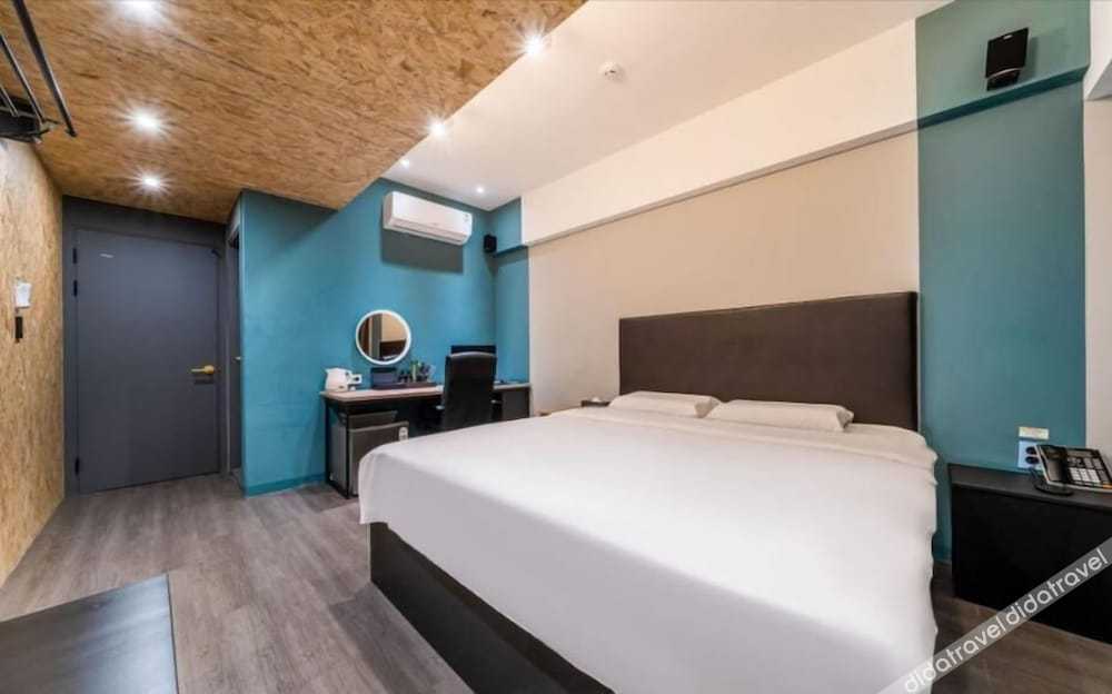 27 HOTEL 2*