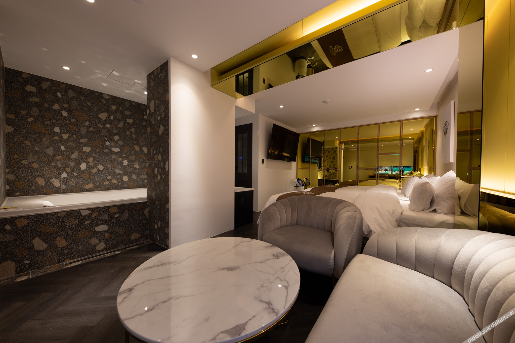Hotel in Cafe Doksan 2*