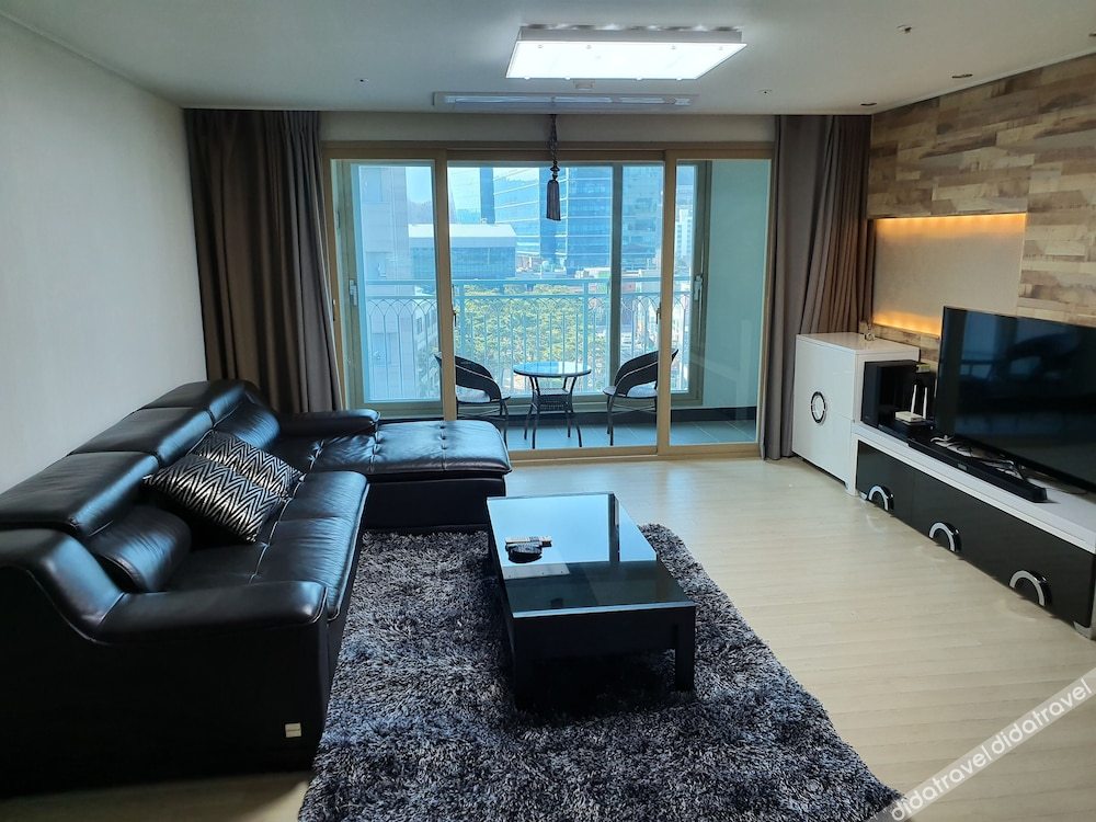 JS Residence Hotel Okpo 3*